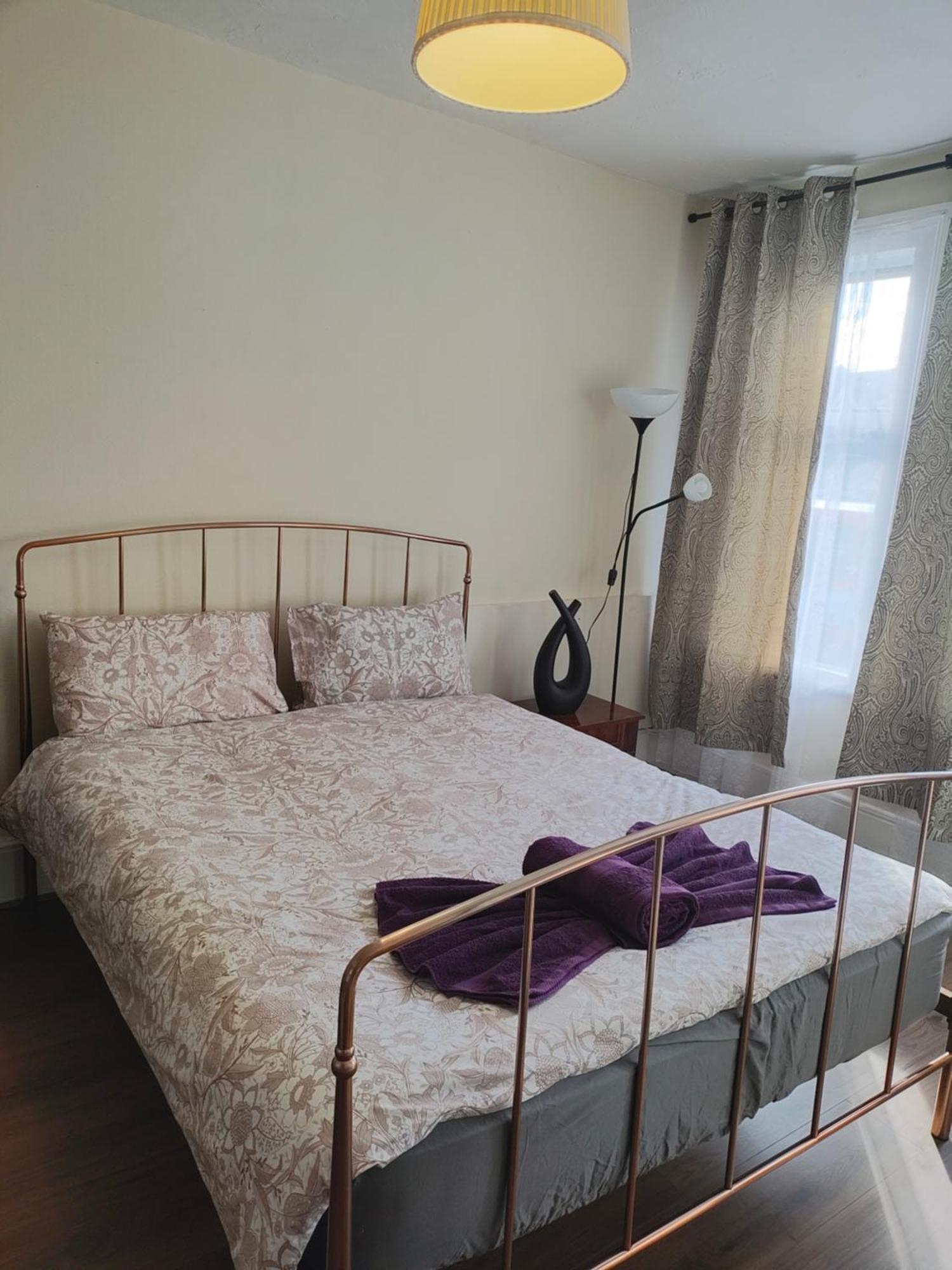 Casa de hóspedes Elegant King Bed Get Away *