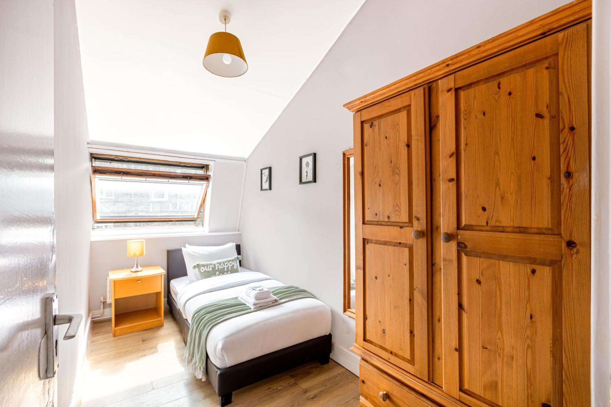 Magnificent 3br With Balcony