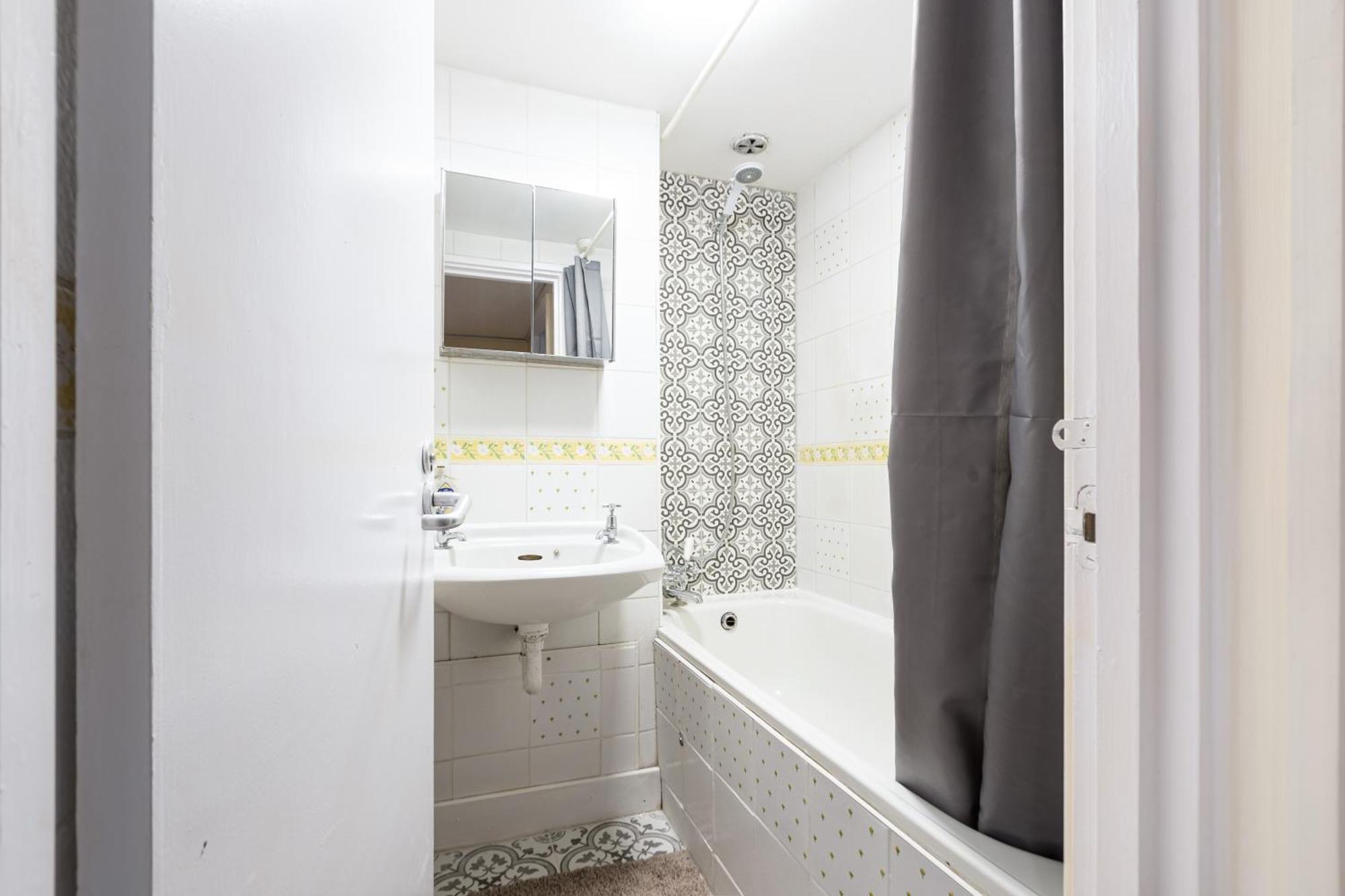 Magnificent 3br With Balcony Apartamento Londres