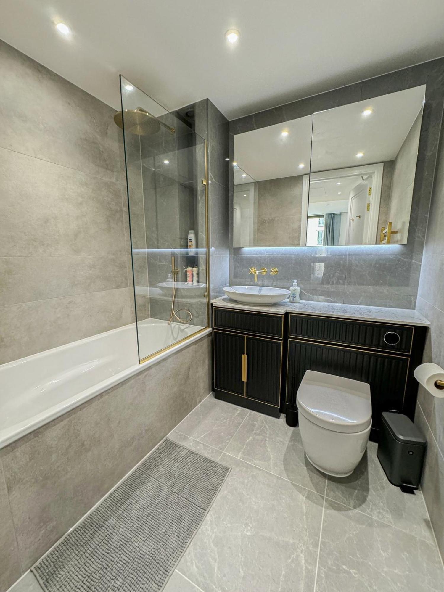 Lavish 2 Bedroom Flat With Private Balcony In Clerkenwell, Barbican * Londres