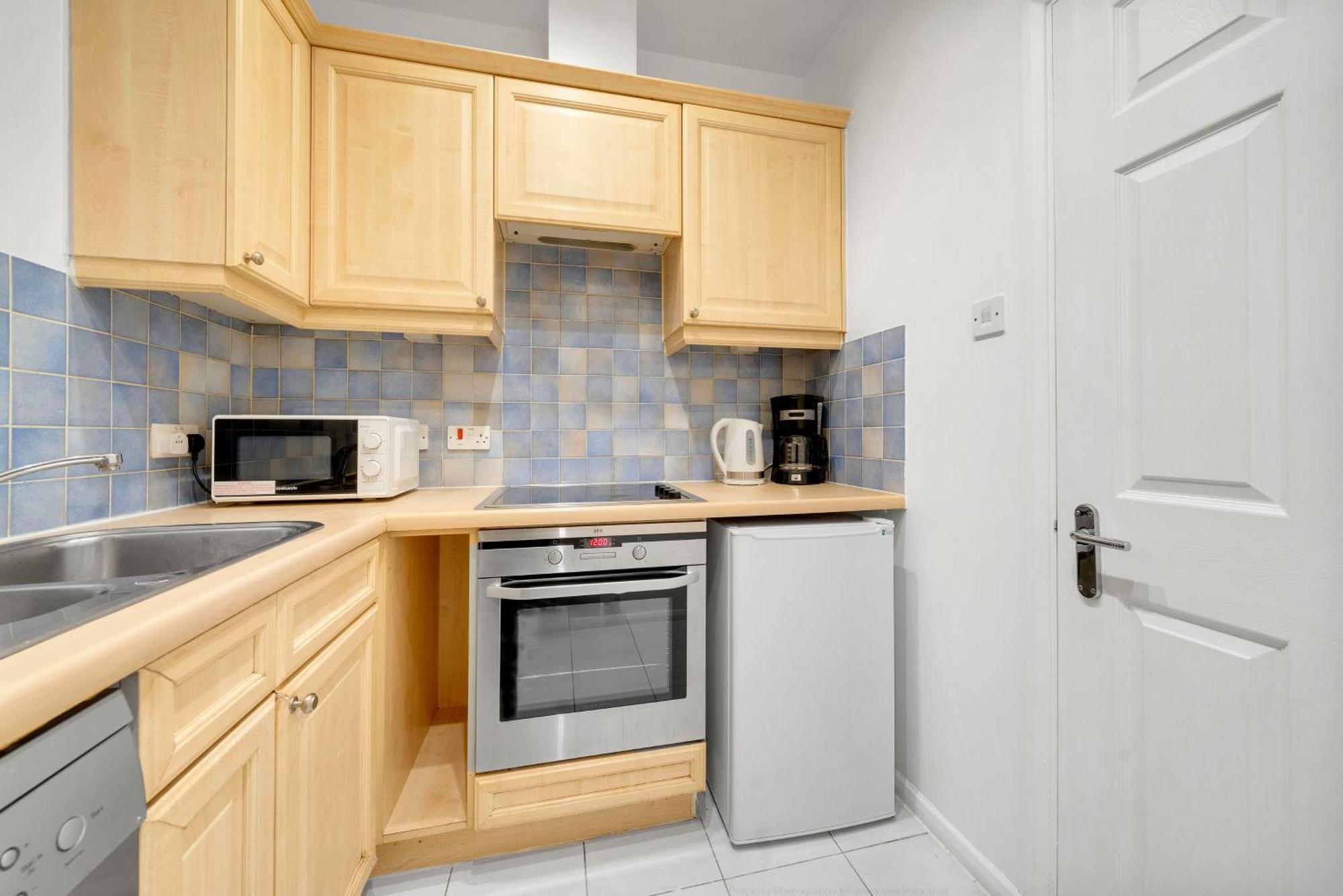 Spacious Two Bedroom Private In Tower Bridge Bridge