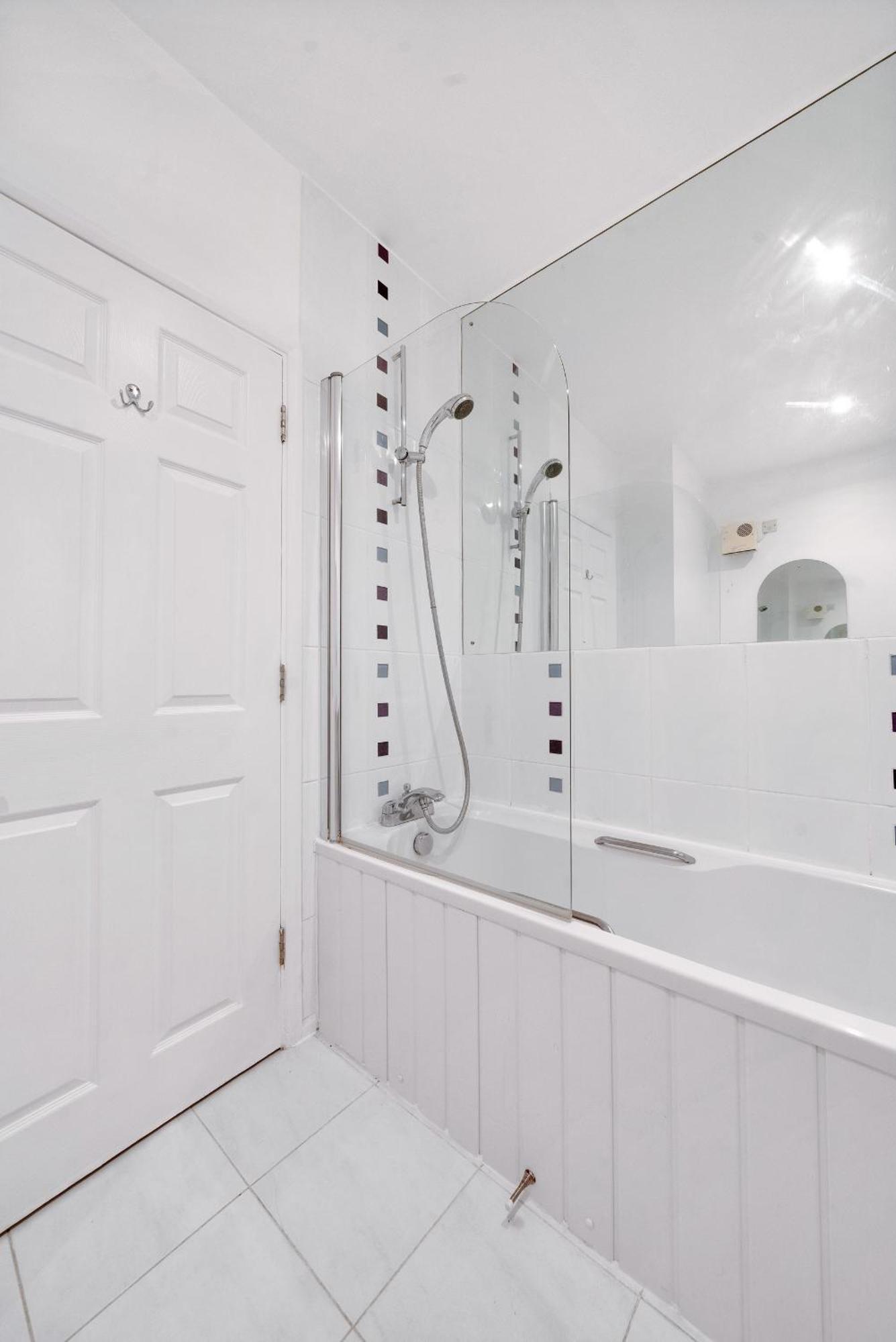 Spacious Two Bedroom Private In Tower Bridge Bridge