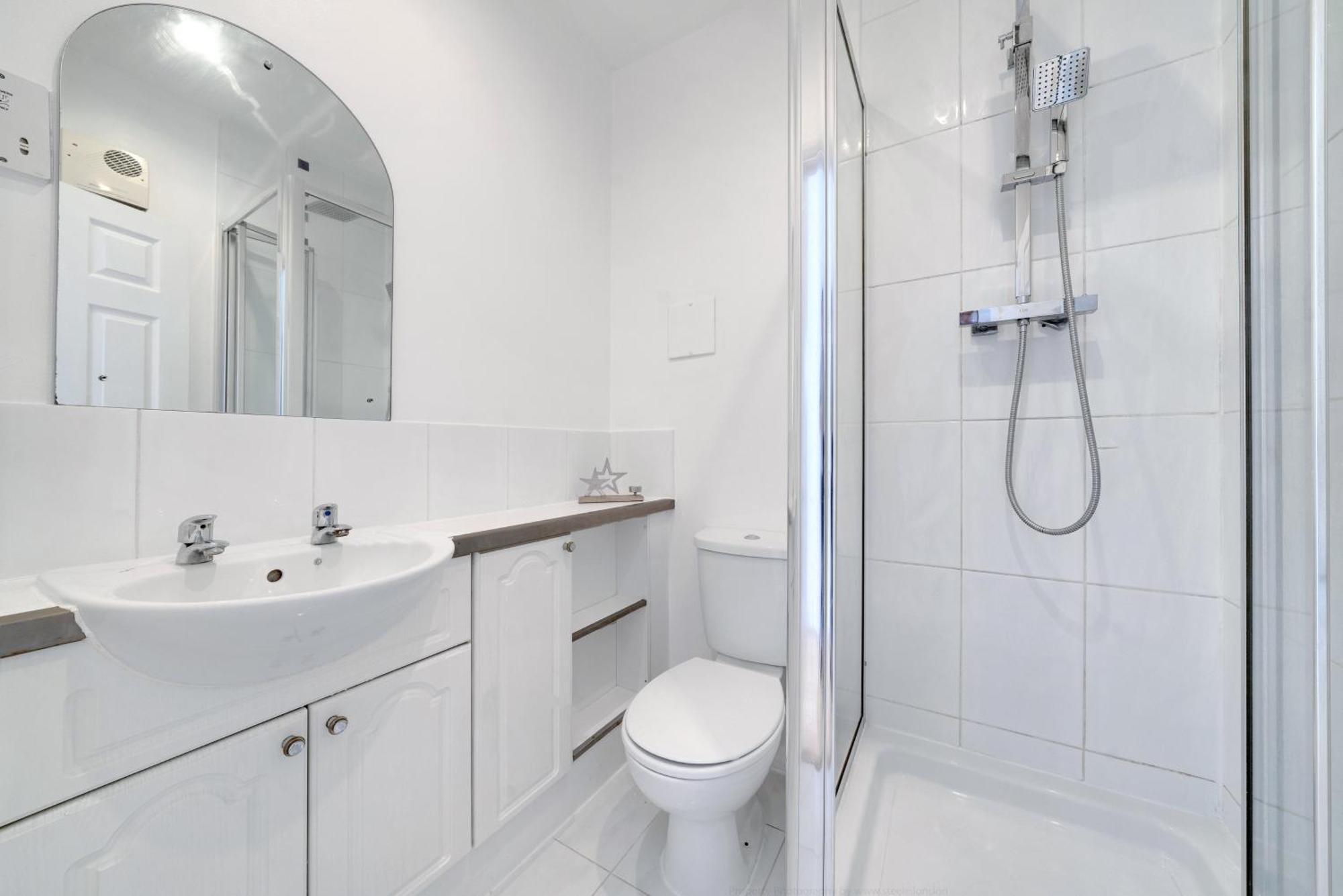 Spacious Two Bedroom Private In Tower Bridge Bridge