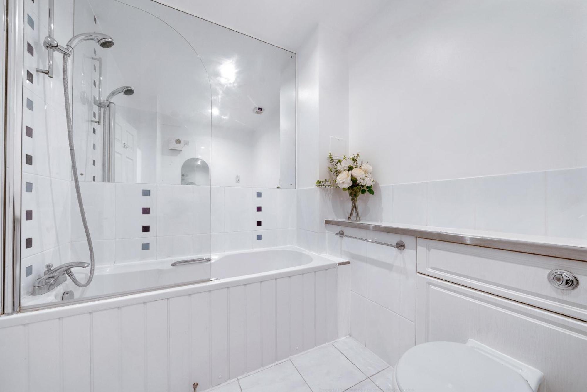 Spacious Two Bedroom Private In Tower Bridge Bridge *
