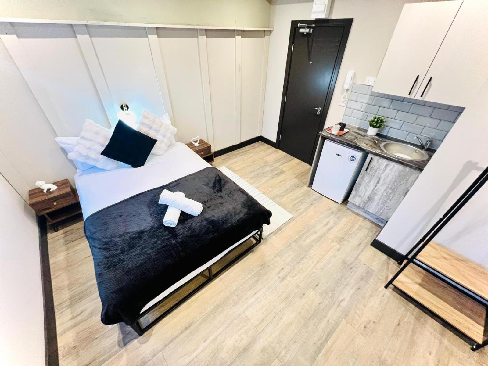 72 Center Location I London