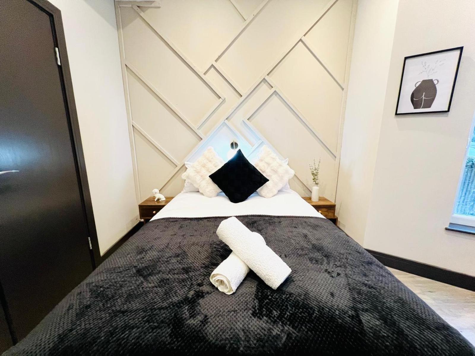 72 Center Location I London