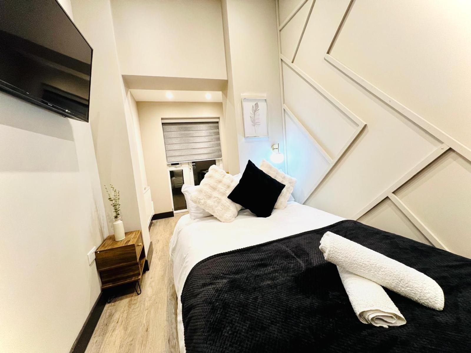 Guest house 72 Center Location I London