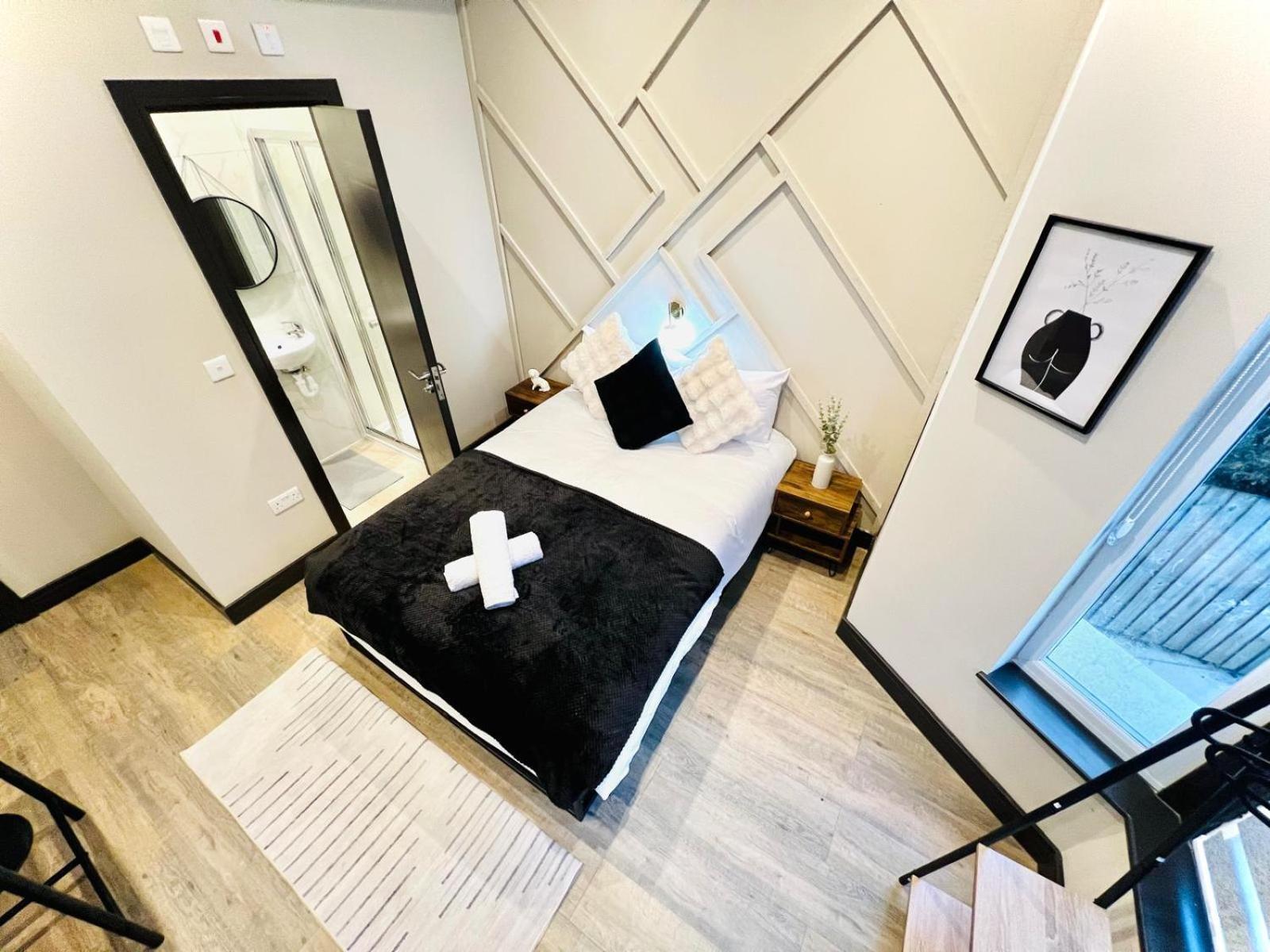 Guest house 72 Center Location I London