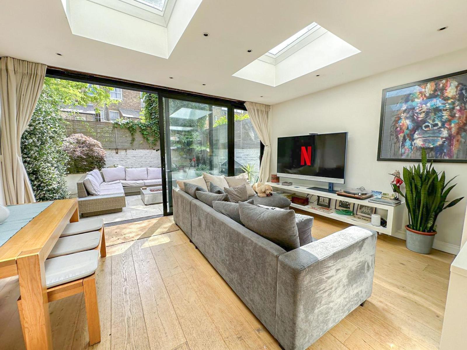 Sleek 2 Bedroom Flat With Private Patio & Firepit In Shepherds Bush, Near Hammersmith Apartamento *