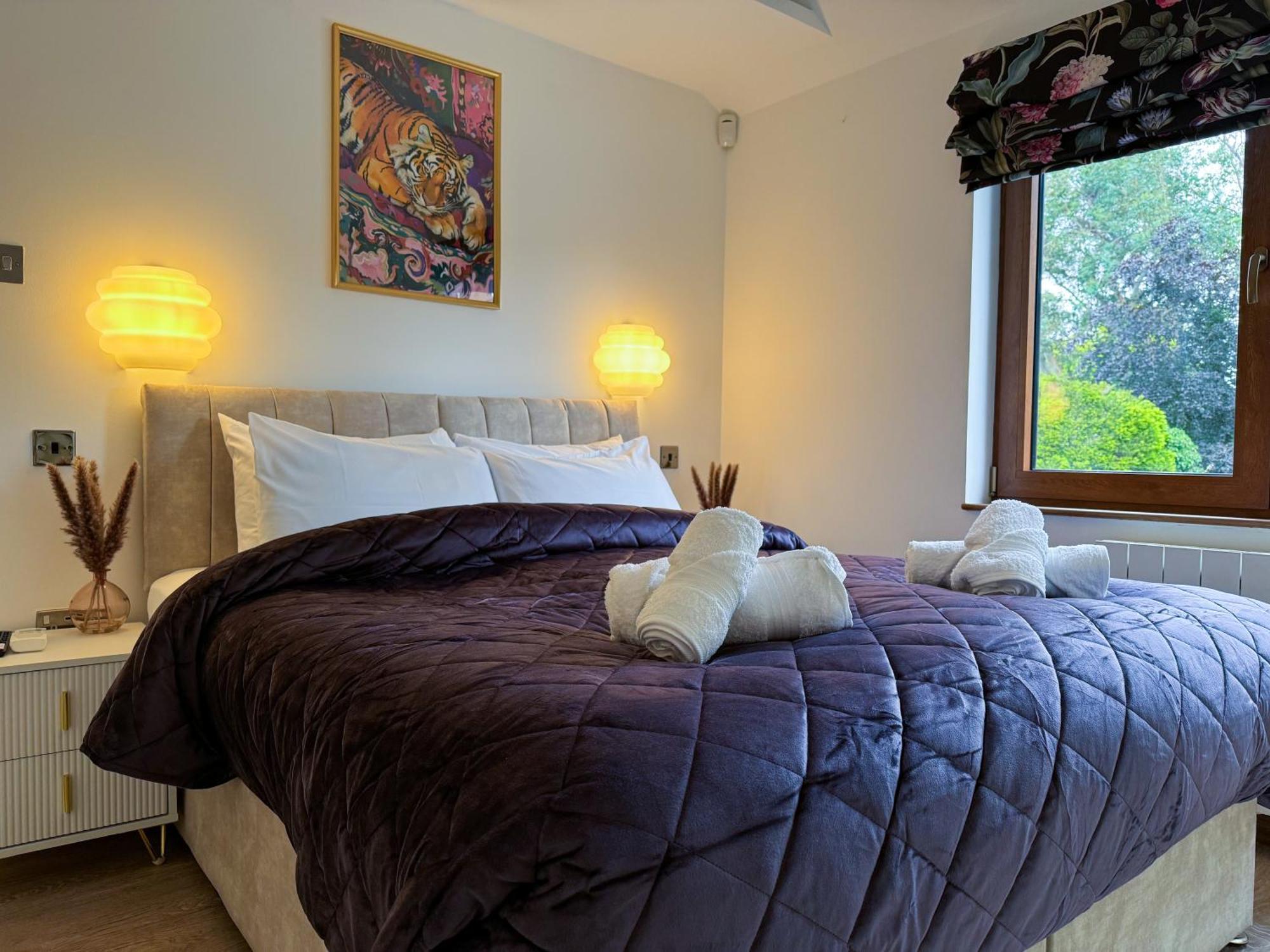 Luxurious 3bed House With Bath & Garden London