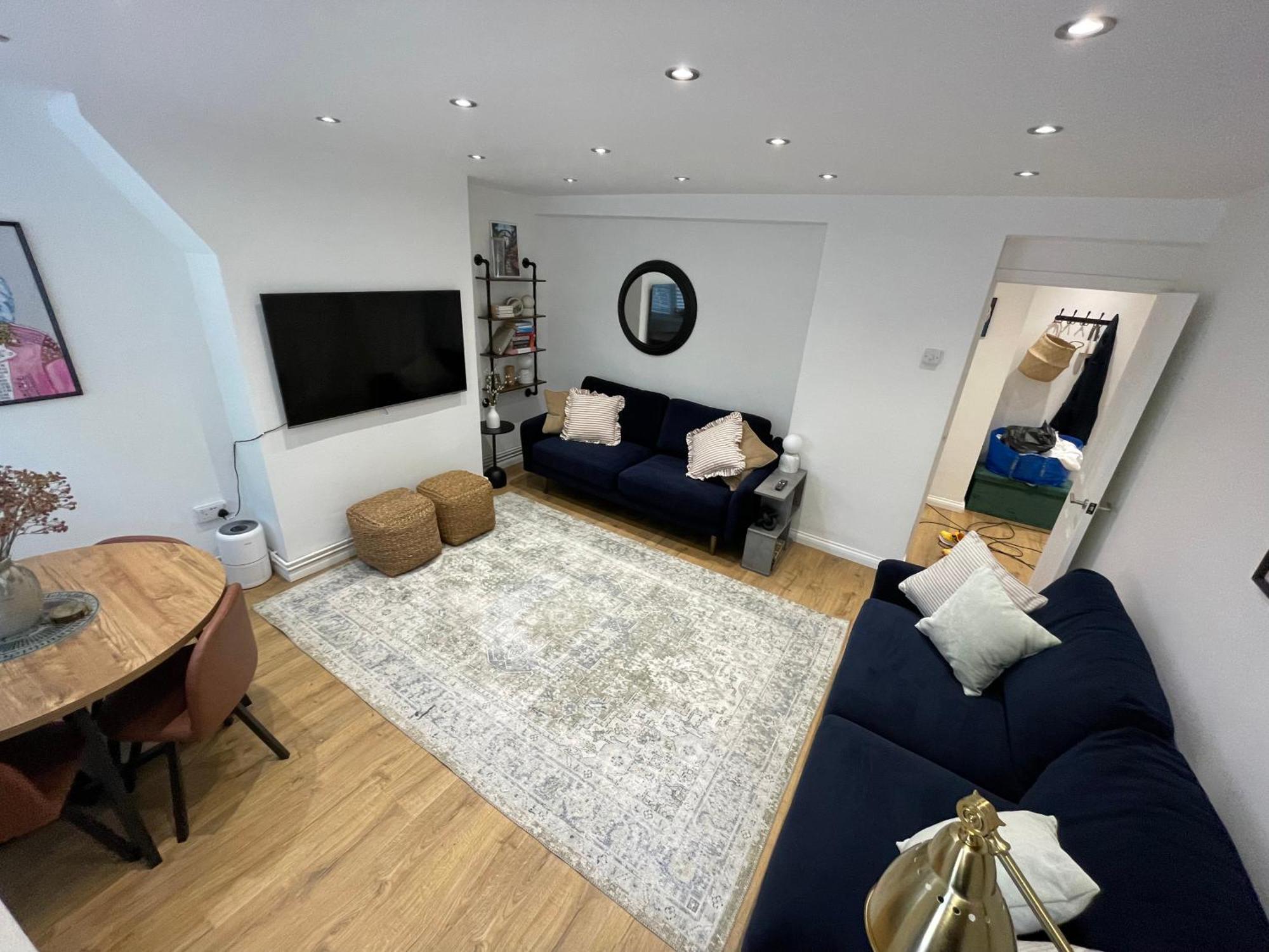 Spacious Bridge Flat * London