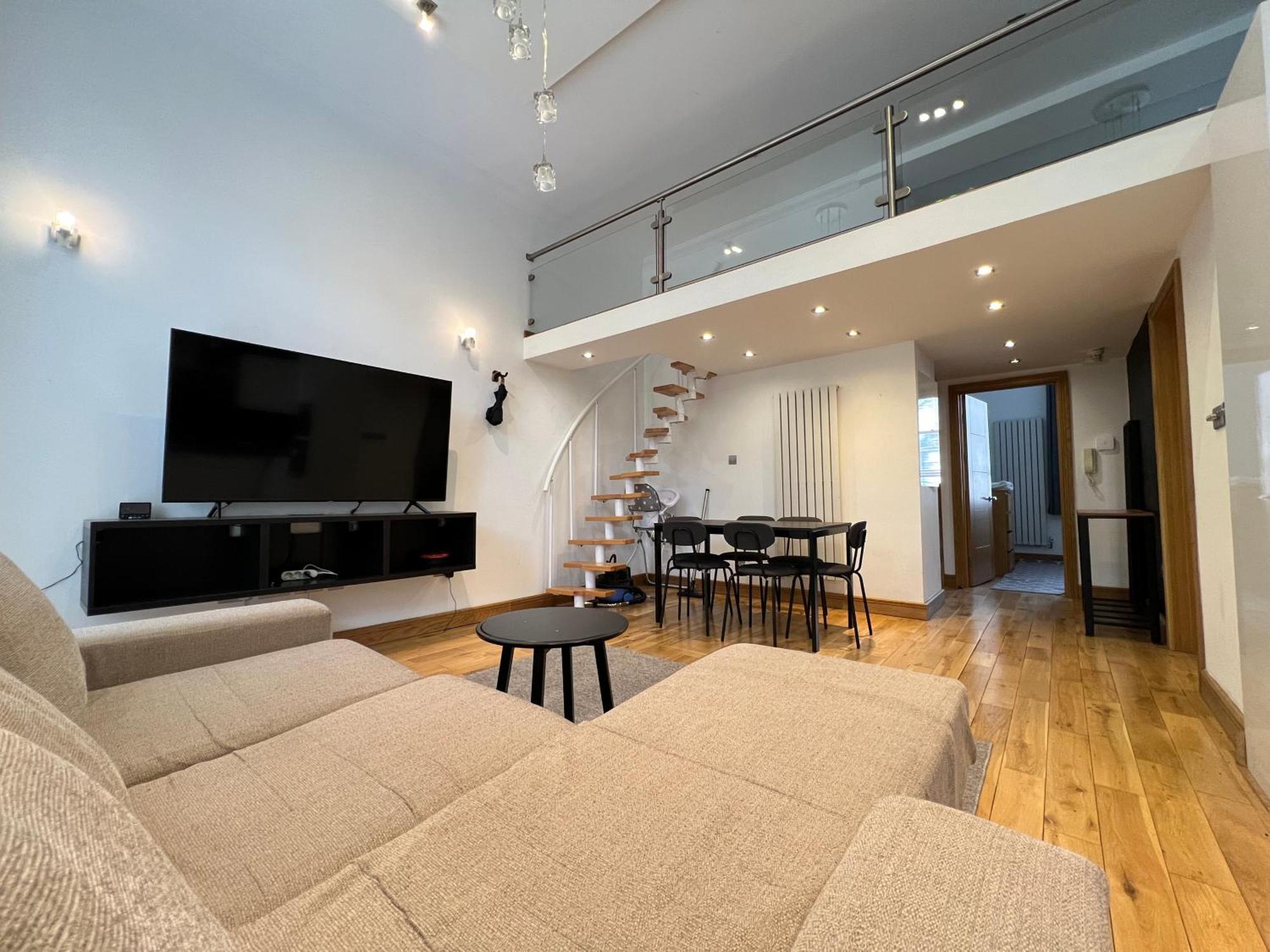 3.5 High Ceilings - Centrally Located *