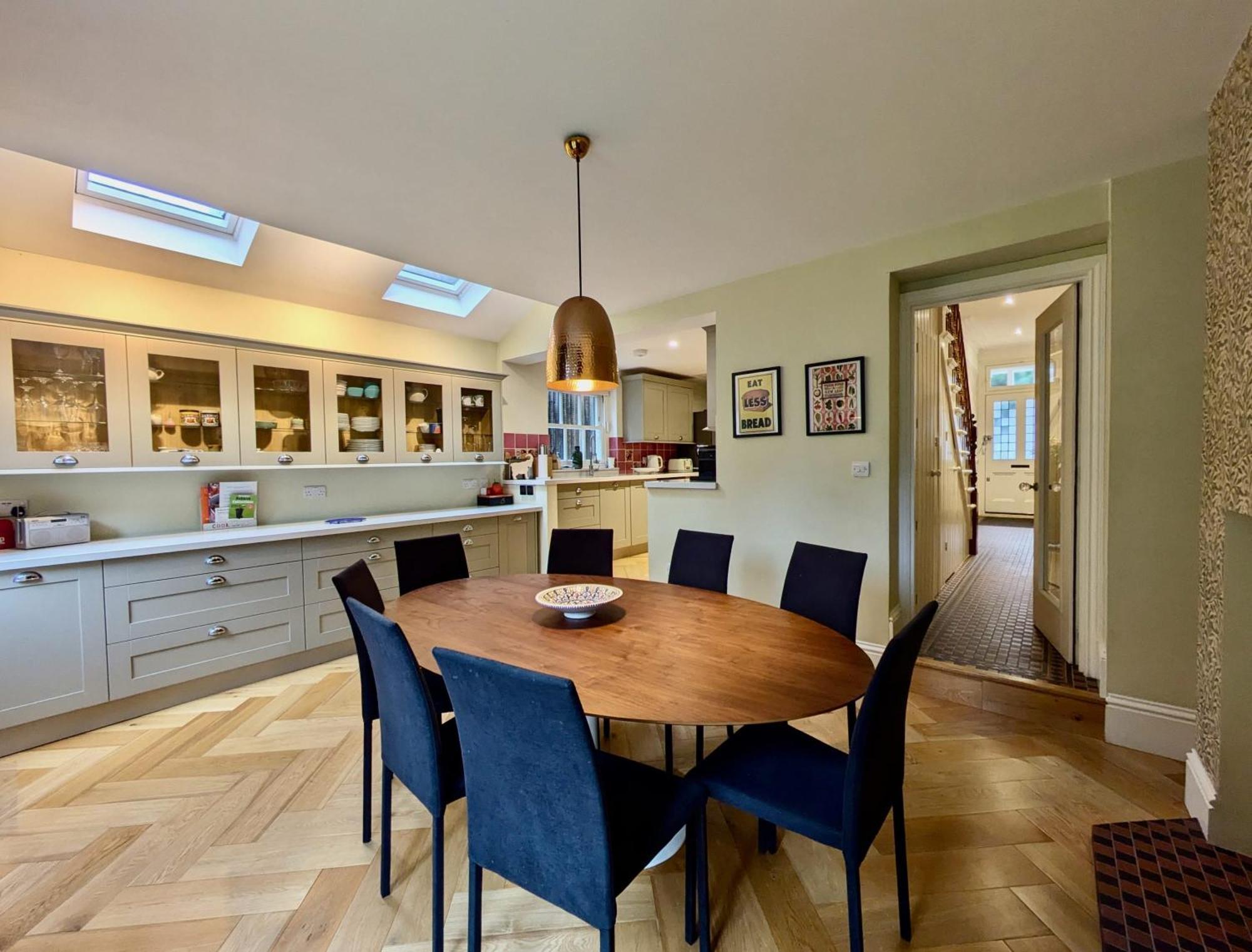 Ferienhaus Impressive 5br Family In Leafy