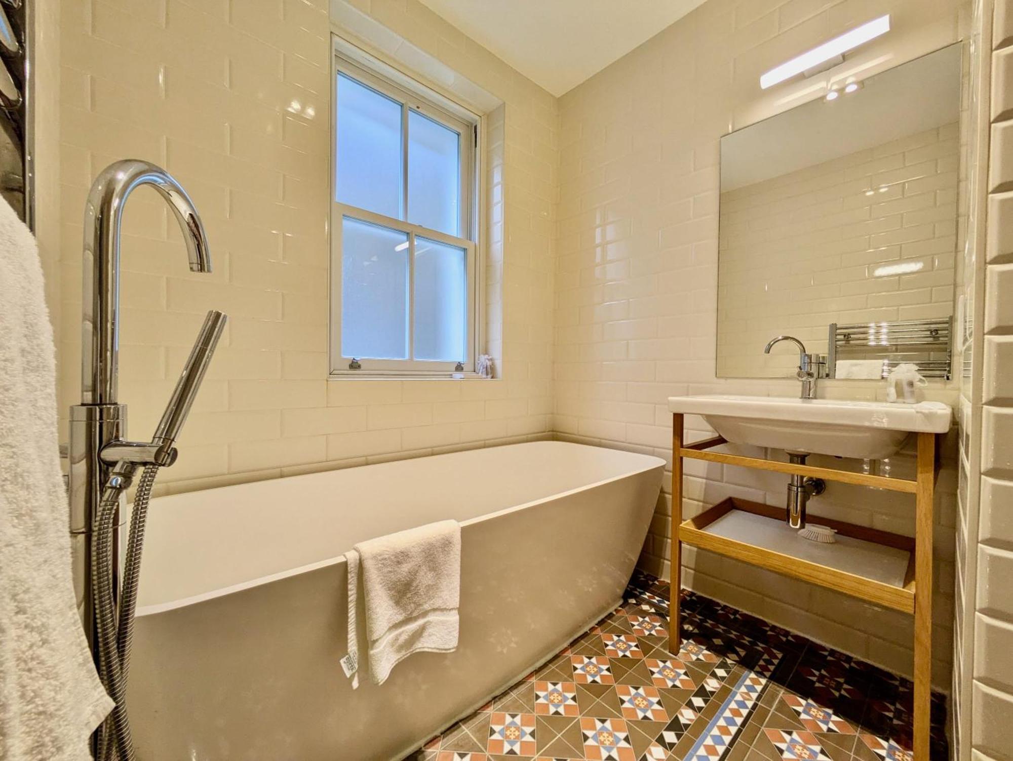 Ferienhaus Impressive 5br Family In Leafy London