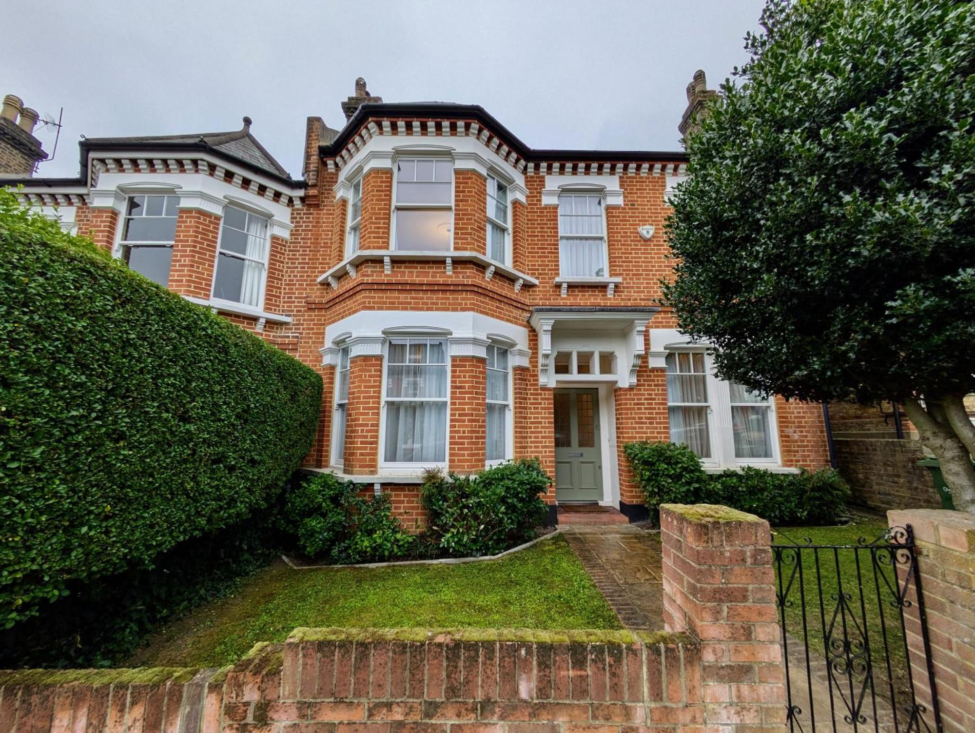 Casa de Férias Impressive 5br Family In Leafy