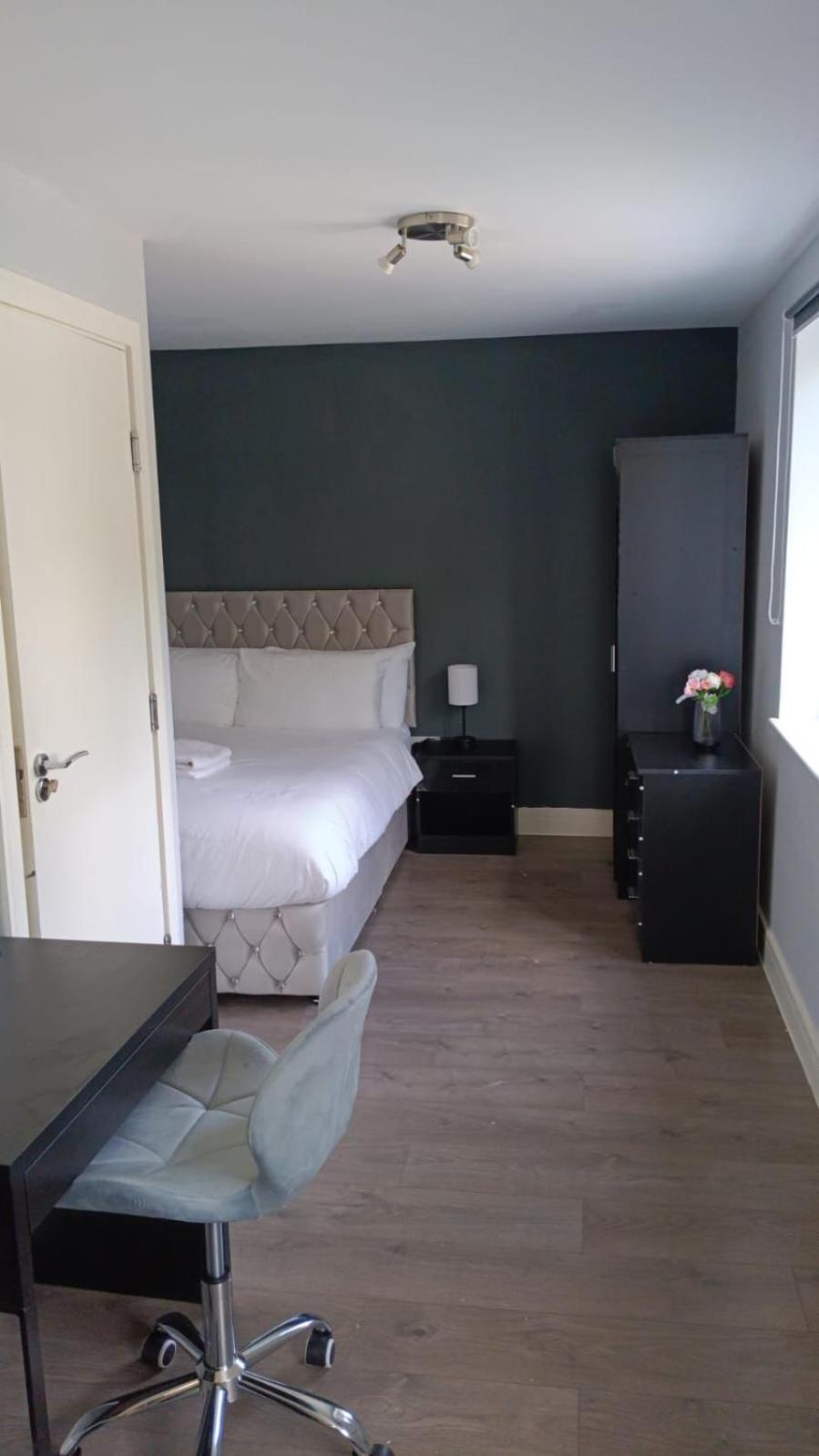 Letzi Private En-suite Near Wembley