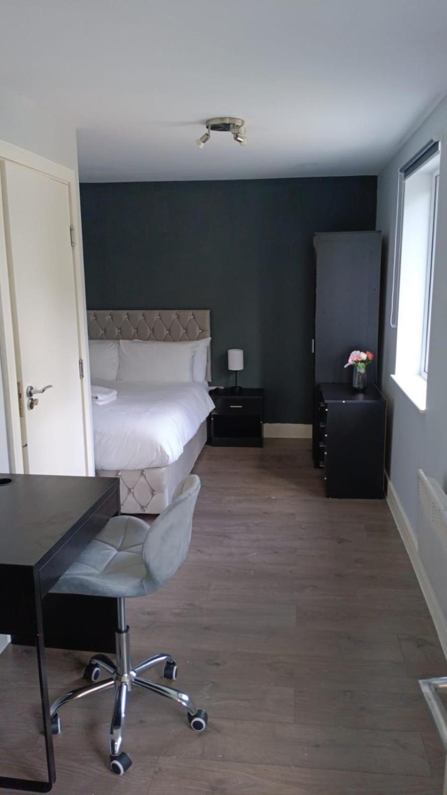 Homestay Letzi Private En-suite Near Wembley London