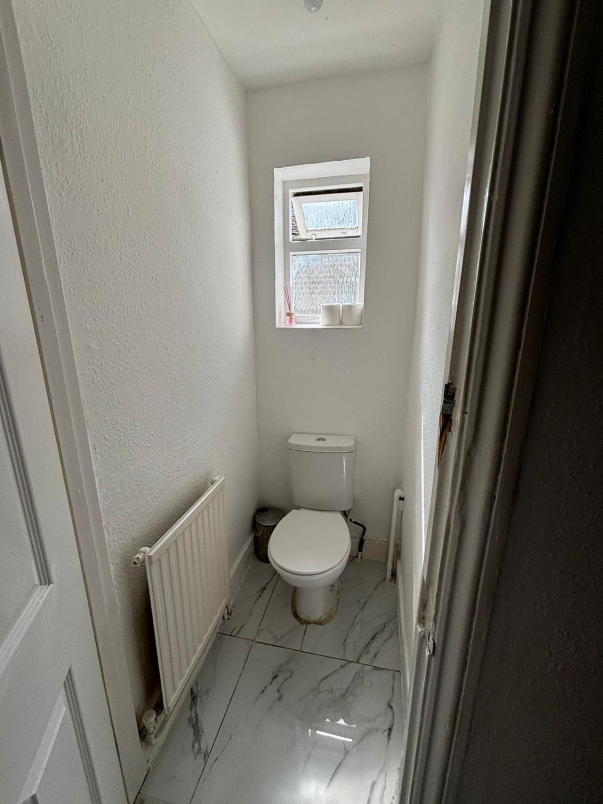 East 2 Bedroom Flat *
