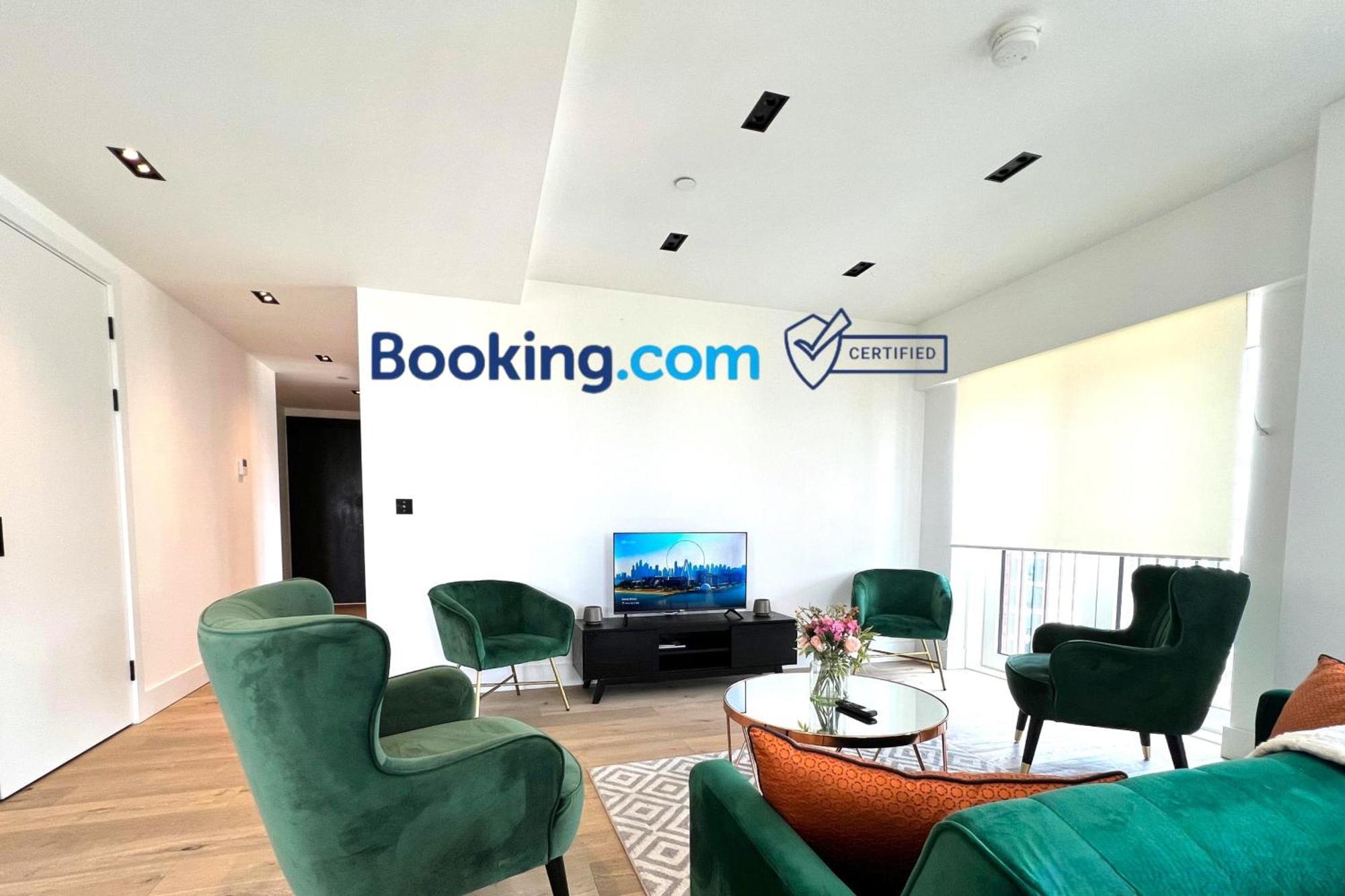 Heart Of Panoramic View 2 Bedroom Designer Luxury - Pool And Gym Access *