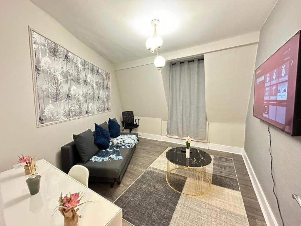 Beautiful Two Bedroom Queensway *