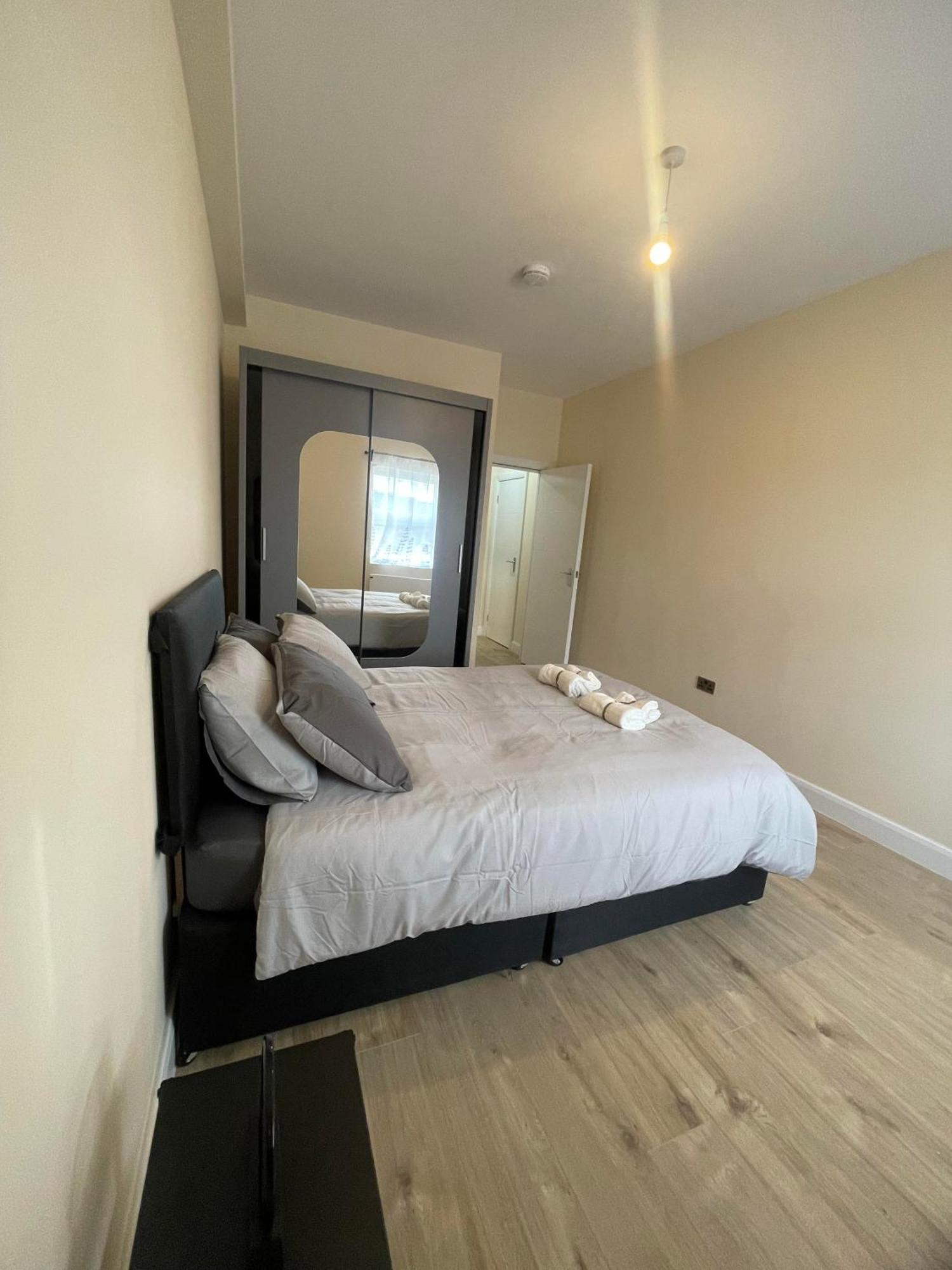 Wembley Stunning Modern Apartment *