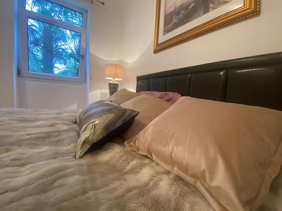 Retreat Escape In Oval - Elephant & Castle *