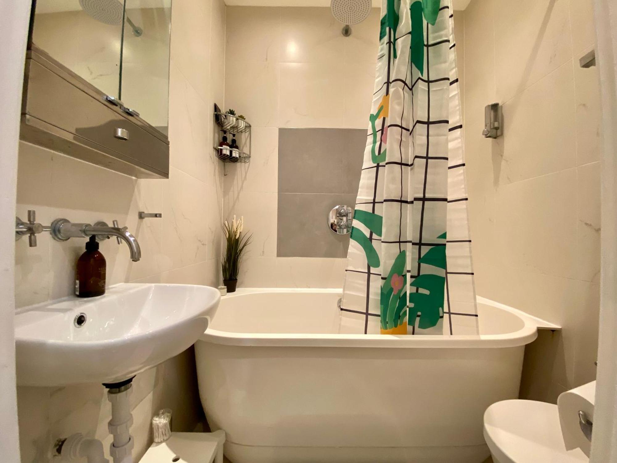 One-bed Flat In The Heart Of London, Bank Payment Required To The Host Up To 12h After You Have Made A Reservation Appartement Londen