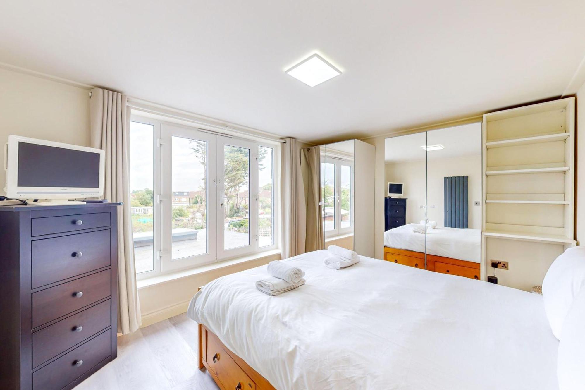 2bed With Free Parking & An Aircon - 40min To Centre Ferienhaus London