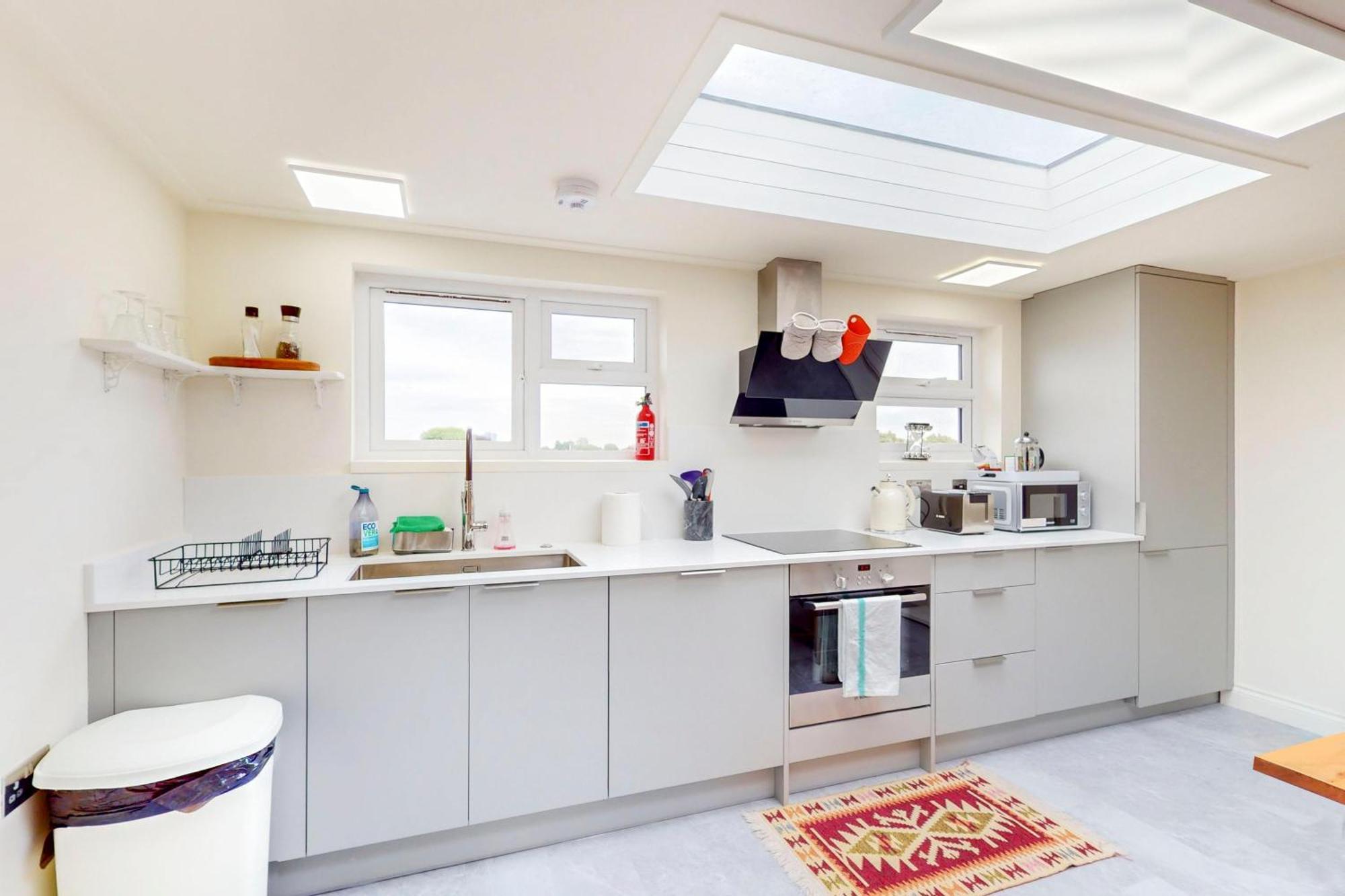 2bed With Free Parking & An Aircon - 40min To Centre Ferienhaus