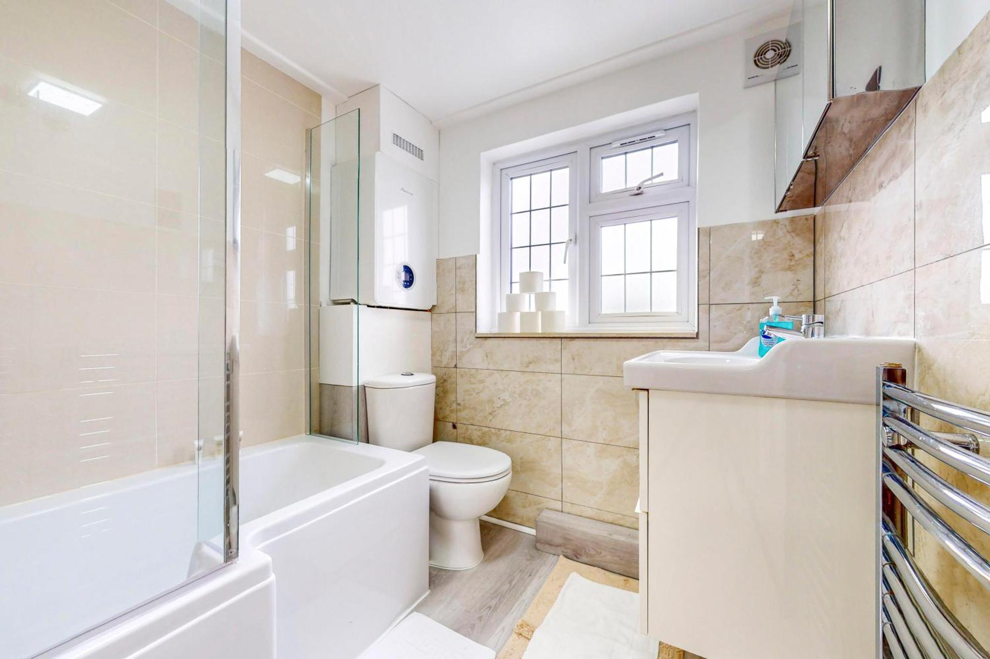 Ferienhaus 2bed With Free Parking & An Aircon - 40min To Centre