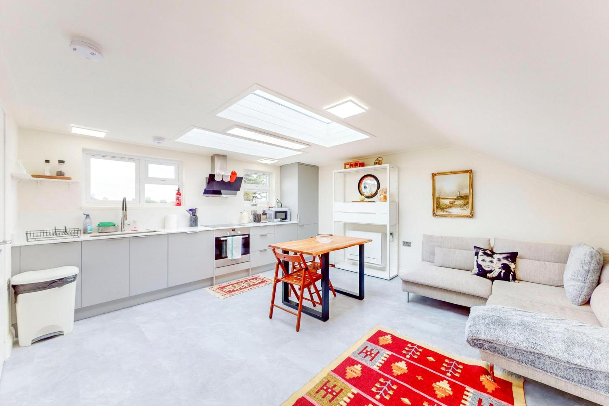 2bed With Free Parking & An Aircon - 40min To Centre London