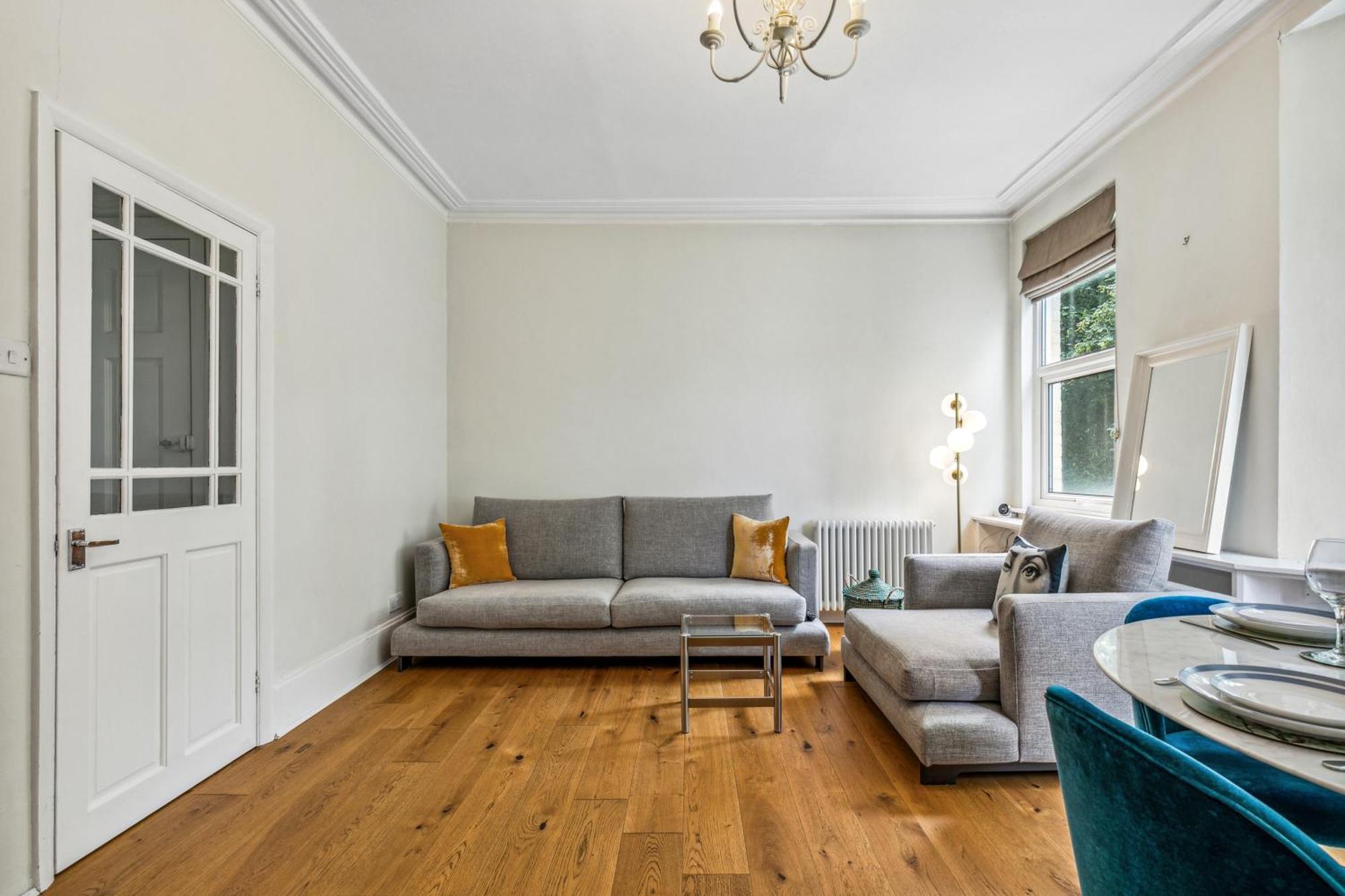 Spacious And Bright 1 Bedroom Flat *