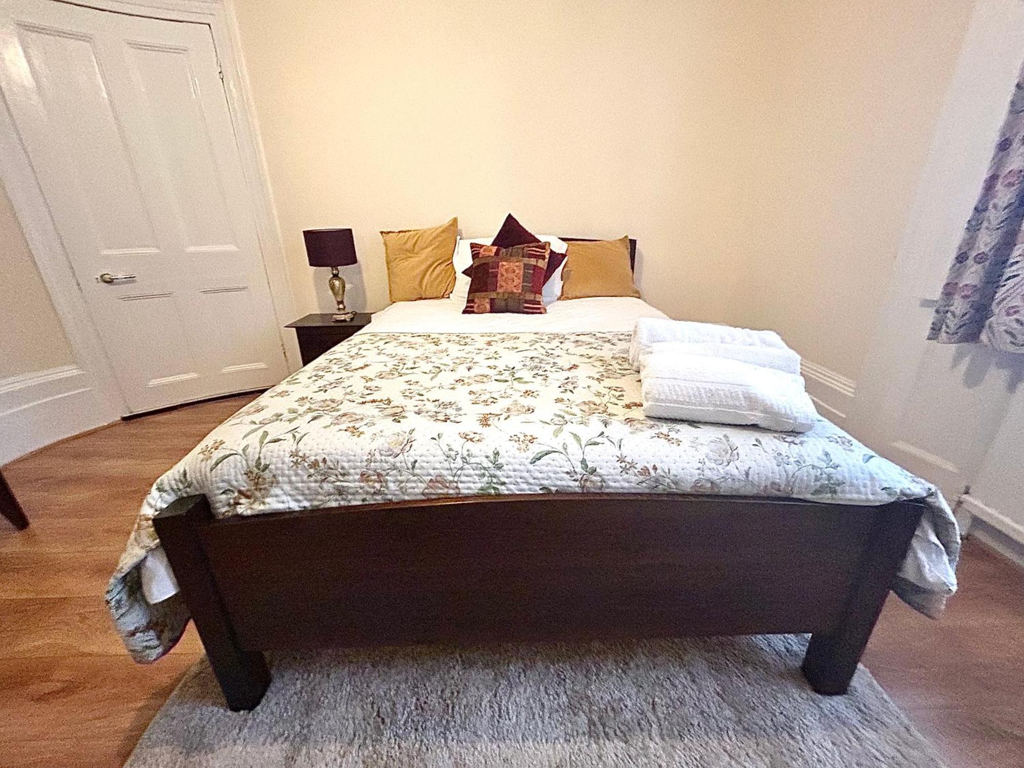 Charming 2 Bedroom Family Apartment *