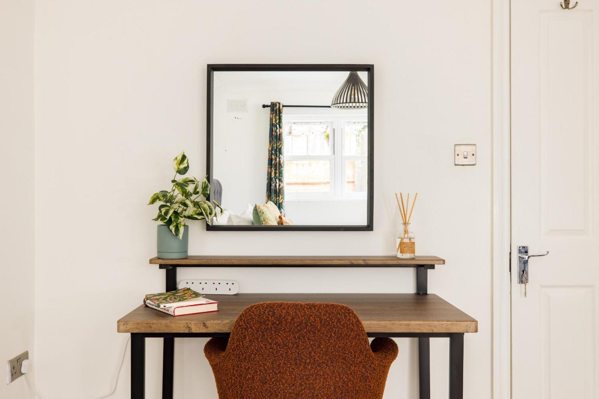 Wild Roses Serviced - Hackney
