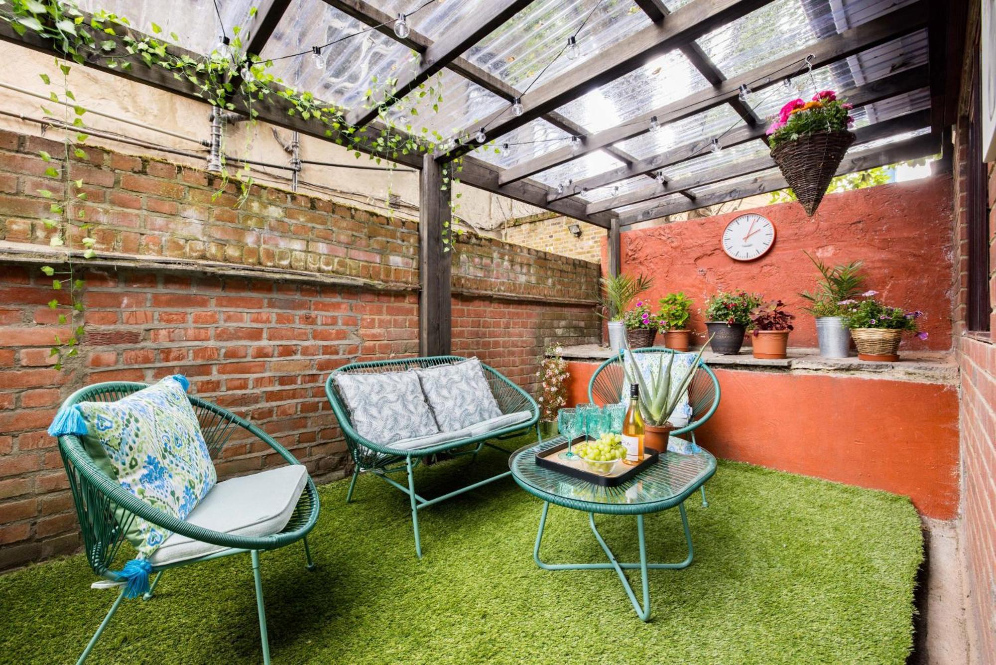 Wild Roses Serviced - Hackney