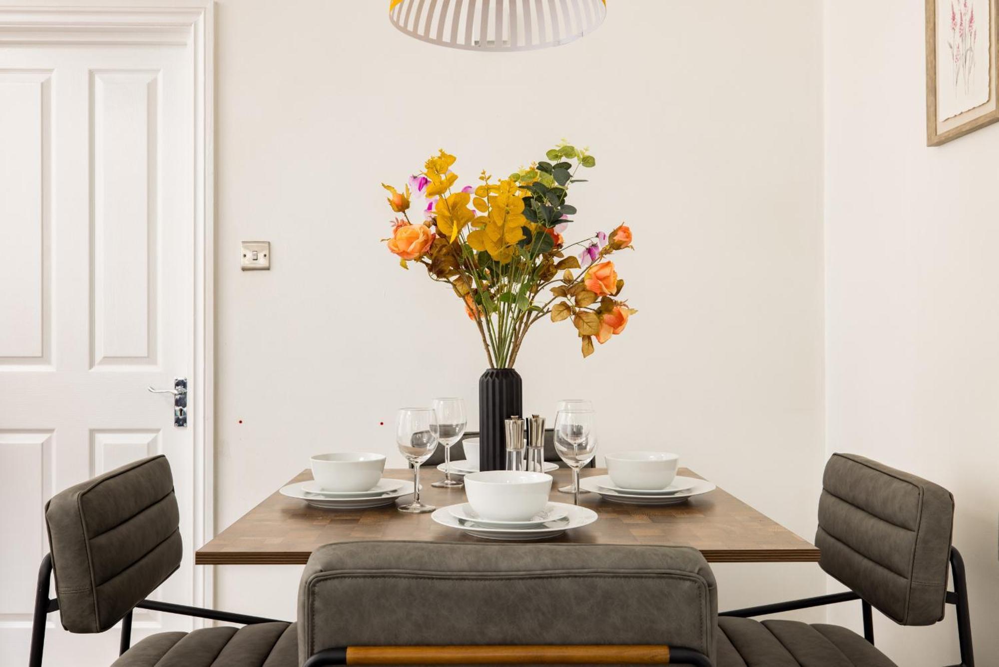 Wild Roses Serviced - Hackney
