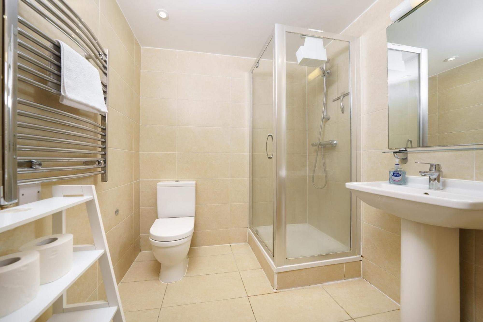 Modern 3 Bed 2 Bath Hyde Park Apartamento *