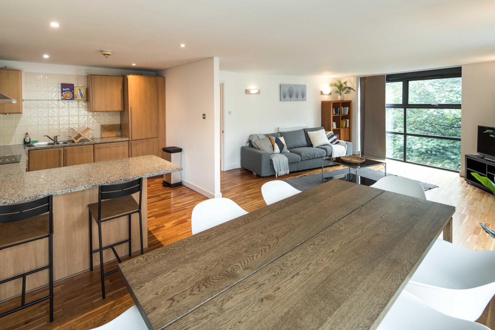 Superfast Broadband 2bd Flat Farringdon *