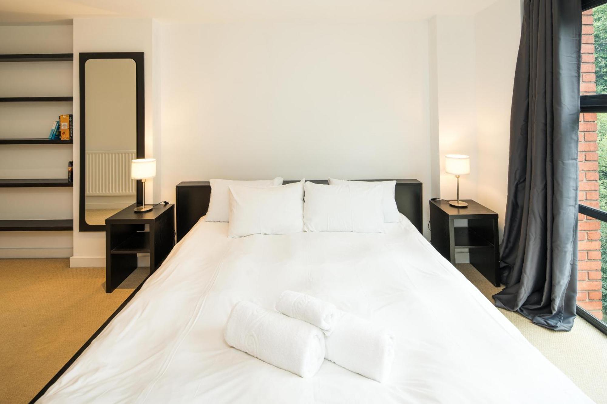 Superfast Broadband 2bd Flat Farringdon *