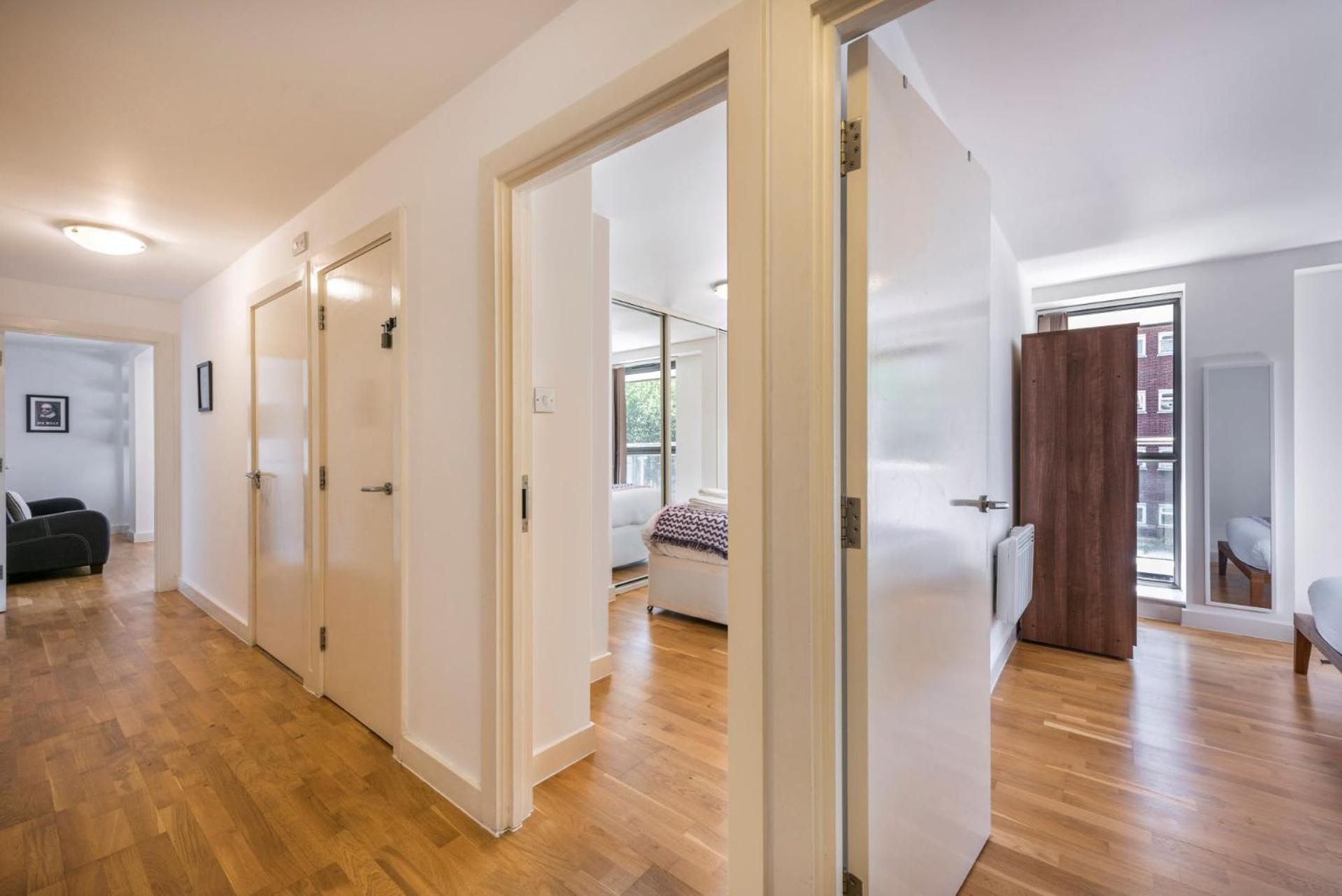 The Anarchist - Camden - By Frankie Says Apartamento *
