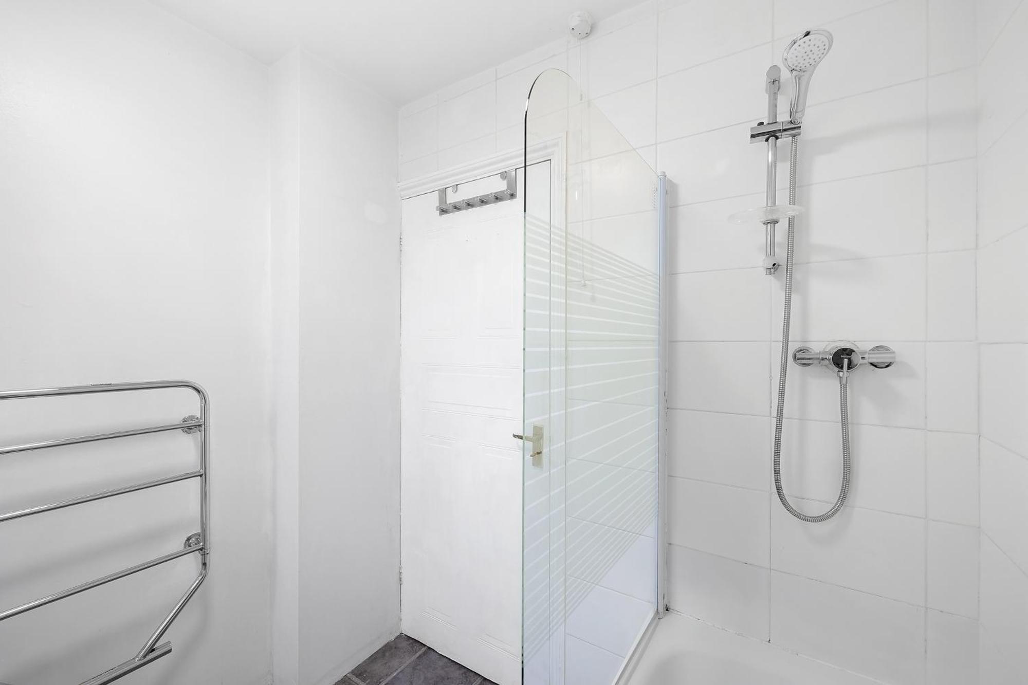 Kirkwall Apartment: Cozy 1-bedroom With Wi-fi By Maison Christo *
