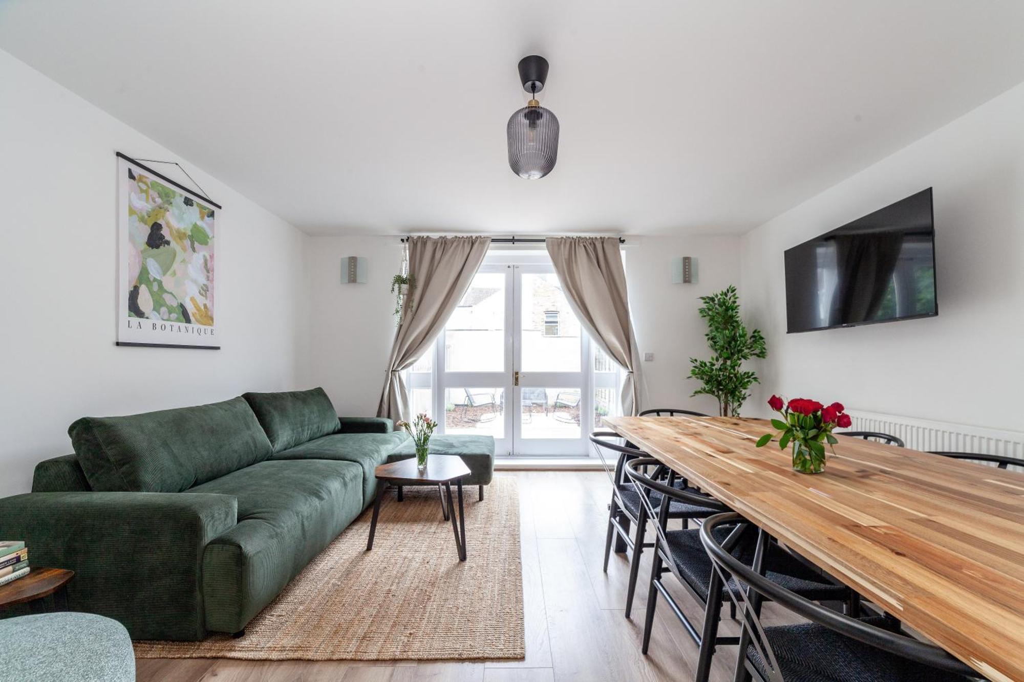 Casa de Férias Arte Serviced Stratford - 3 Bedrooms 2 Bathrooms London, Stratford, Maryland, Free Parking, Garden, Weekly Or Monthly - Up To 8 Guests