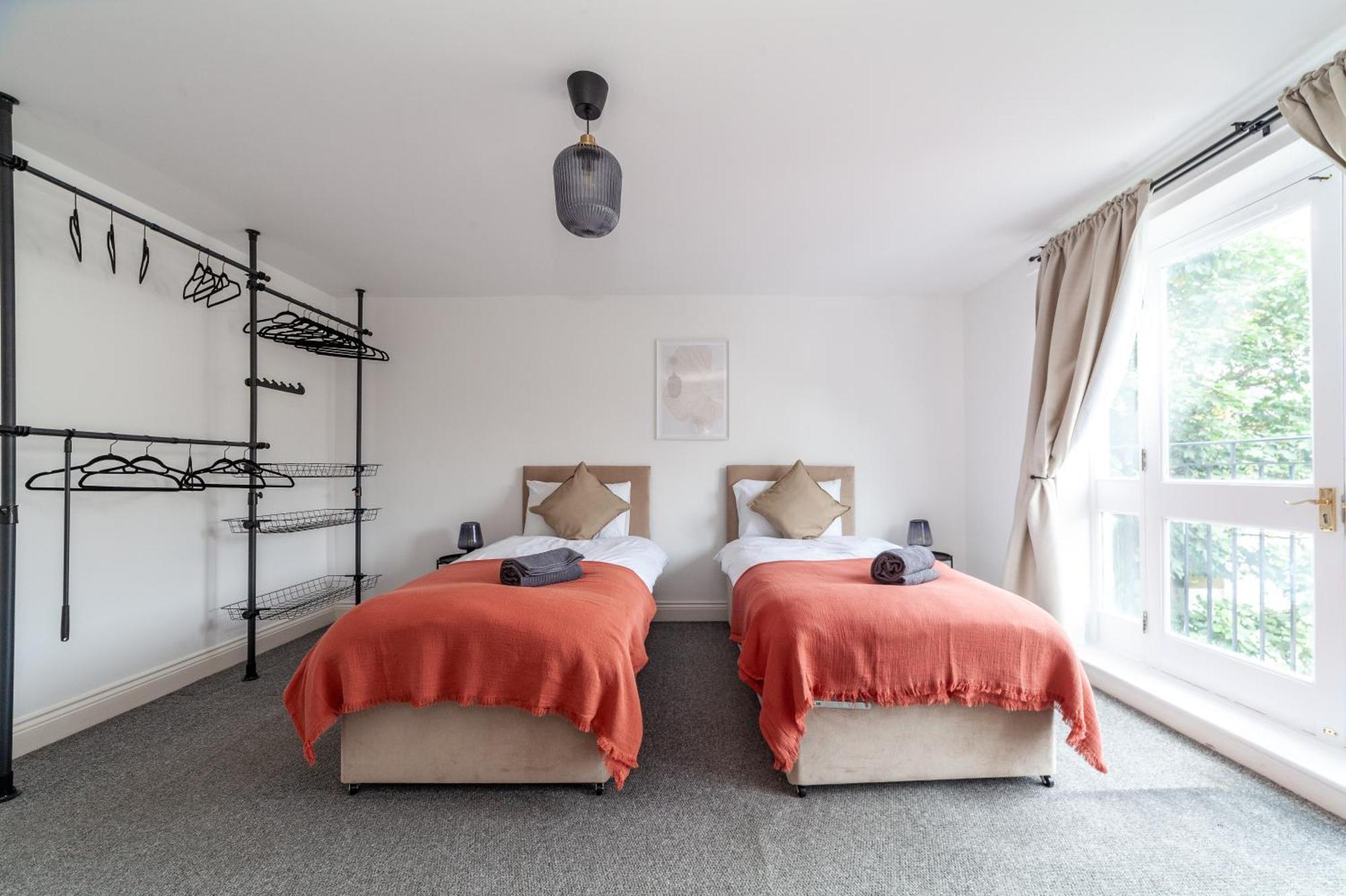 Casa de Férias Arte Serviced Stratford - 3 Bedrooms 2 Bathrooms London, Stratford, Maryland, Free Parking, Garden, Weekly Or Monthly - Up To 8 Guests Londres