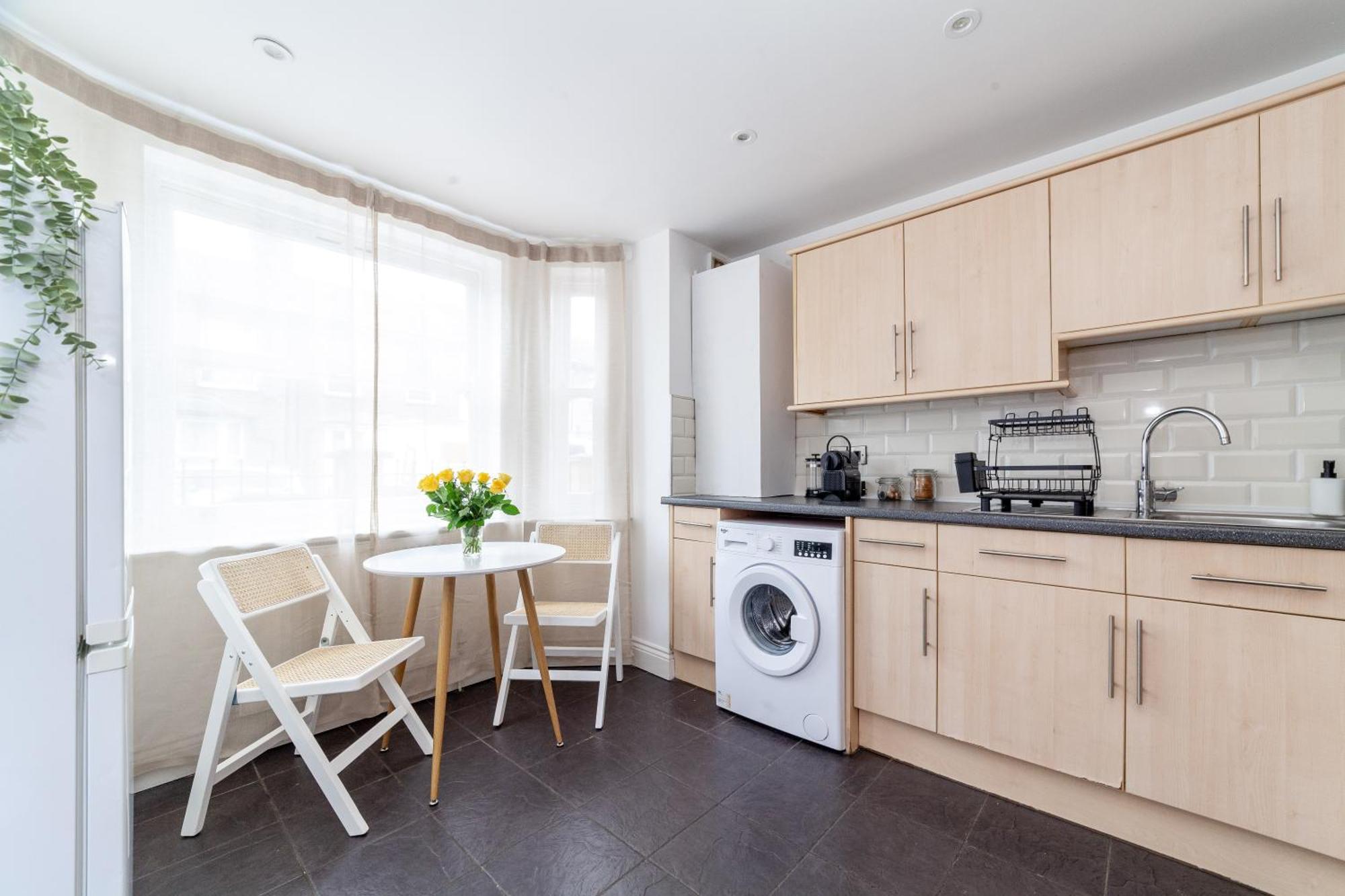 Casa de Férias Arte Serviced Stratford - 3 Bedrooms 2 Bathrooms London, Stratford, Maryland, Free Parking, Garden, Weekly Or Monthly - Up To 8 Guests *