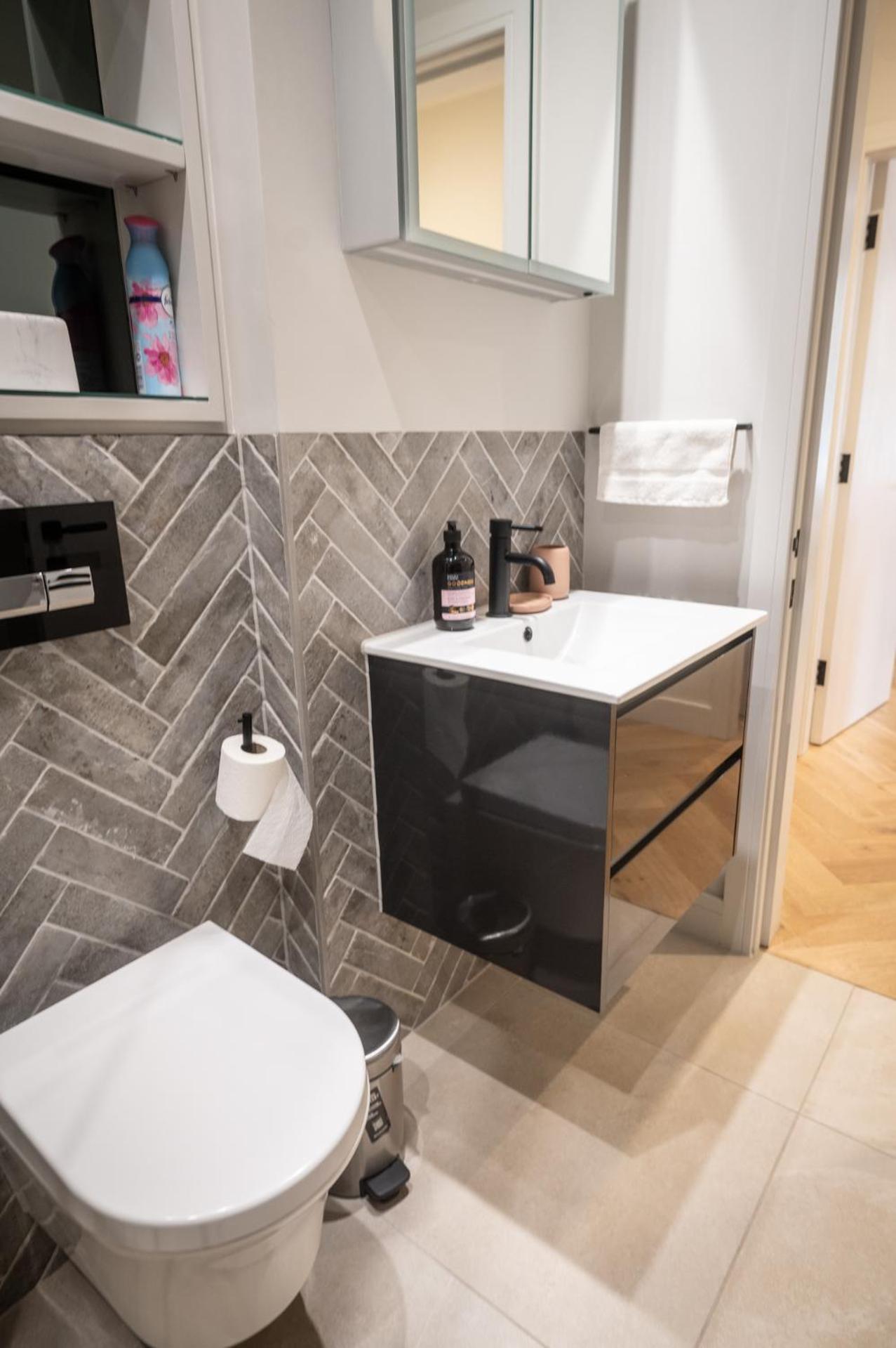 Bright, Modern One Bedroom On 1st Floor Apartamento