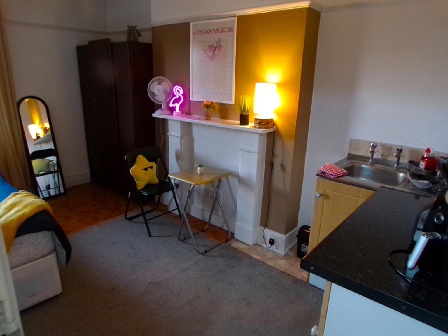 Chiswick Apartments, Center Area