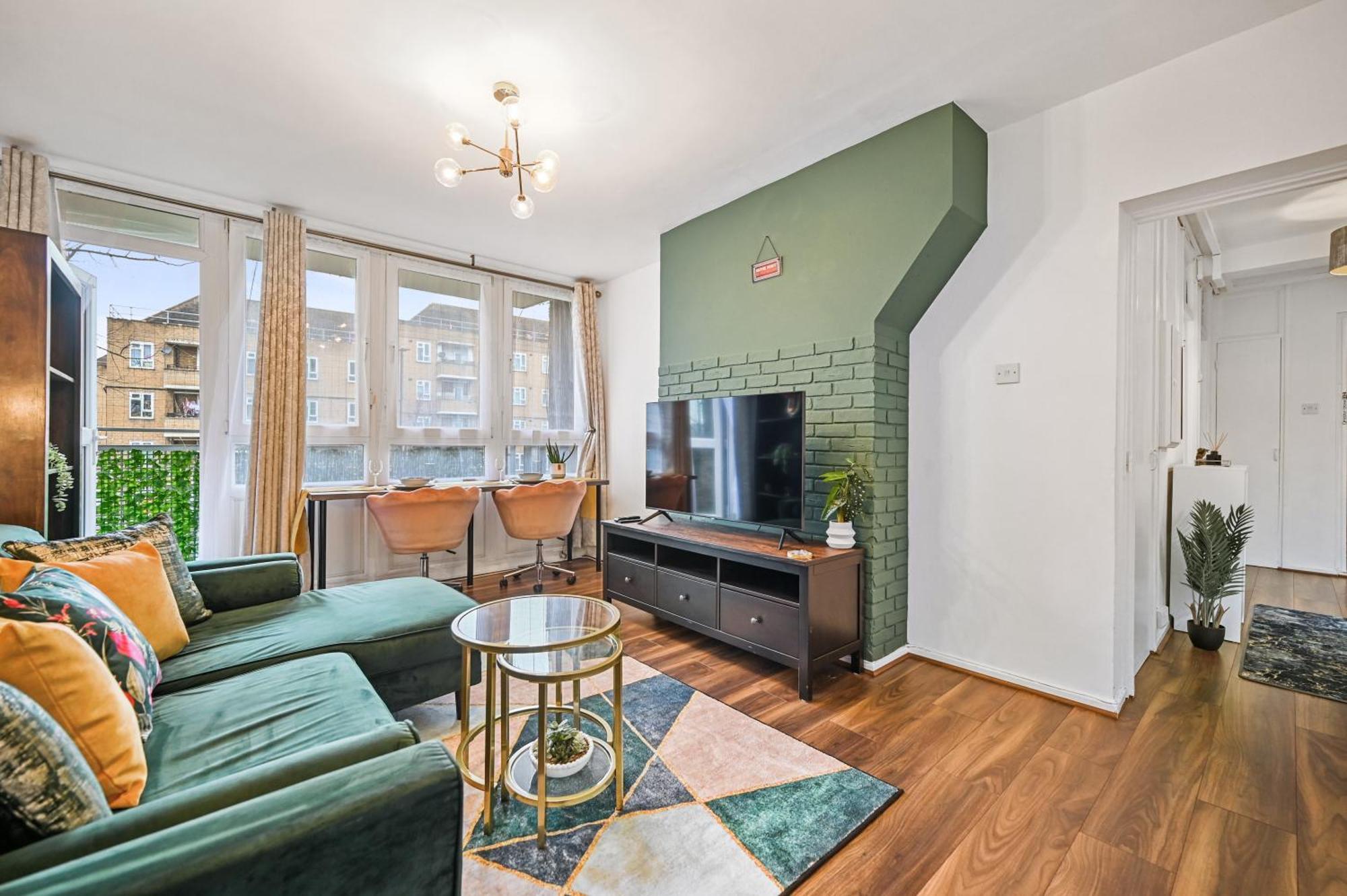 Chic 2-bed Flat With Workspace, Balcony, Parking Appartement Londres