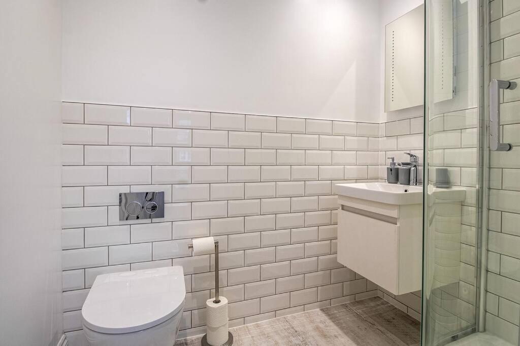 Spacious 3 Bed 3 Bath Aldgate Apartamento Londres