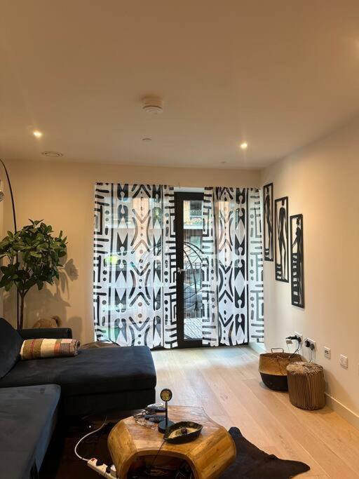 Royal Docks Riverside 3 Bed * Londres
