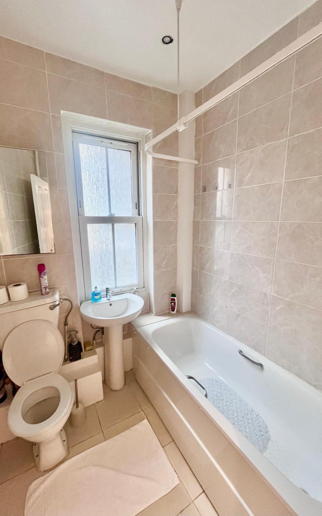Apartment One Bedroom Flat Nine Elms Sw8 *